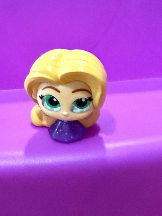 Disney Doorable Princess Figure in Purple Dress - Picture 1 of 1